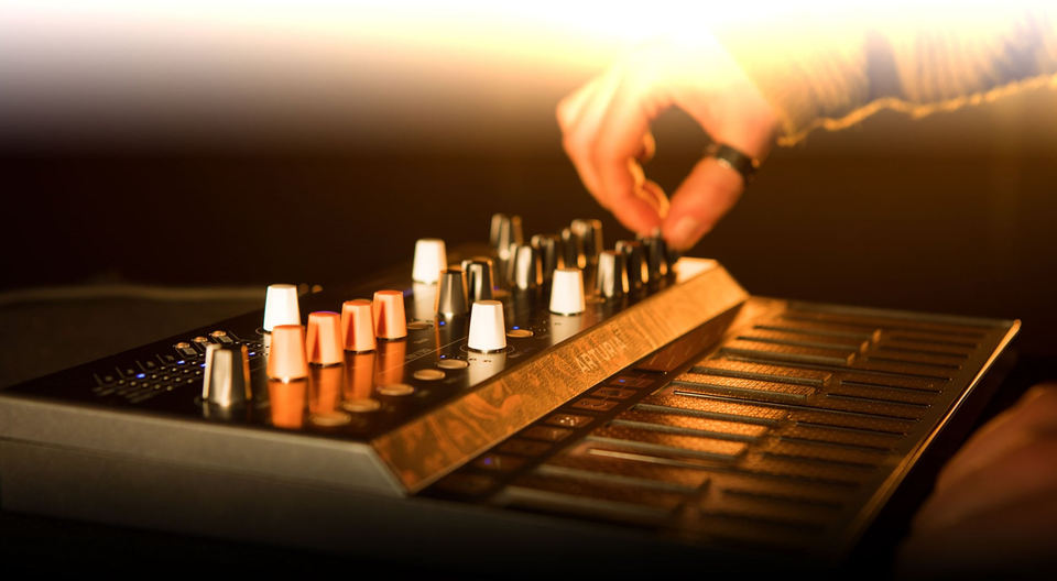 MUSIC NEWSFLASHES